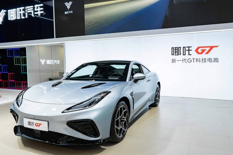 佛山高明区跃富贝企业管理咨询哪吒汽车在智能汽车领域的表现，领途汽车在新能源汽车市场中的影响力